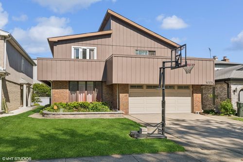 10039 La Crosse Ave, Skokie, IL, 60077-1009 | Card Image