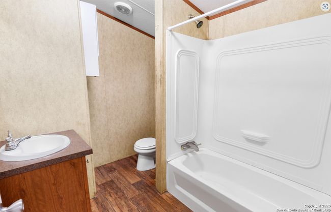 873 W Ave J, House other with 3 bedrooms, 2 bathrooms and null parking in Christine TX | Image 10