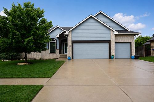 2030 N Walnut Creek Dr, Derby, KS, 67037-3913 | Card Image