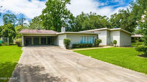 828 Tensas Dr, Opelousas, LA, 70570-8221 | Card Image