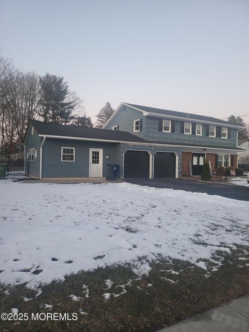 2 Leshin Ln, Hightstown, NJ, 08520-4002 | Card Image