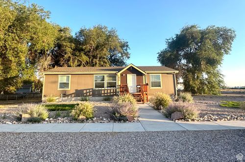 435 W 100 S, Delta, UT, 84624-9242 | Card Image