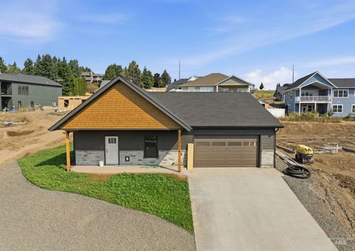 2824 Cyprus Cir, Moscow, ID, 83843-4519 | Card Image