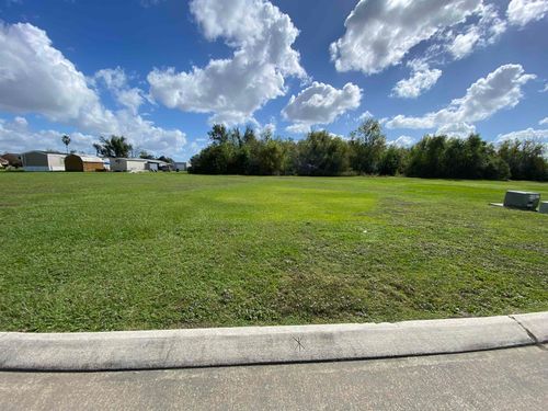 226 Derusso St, Houma, LA, 70364-2450 | Card Image