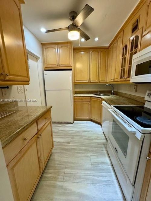 j202-3105 Oakland Shores Dr, Oakland Park, FL, 33309-7518 | Card Image