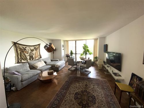 apt-7y-27110 Grand Central Pkwy, Floral Park, NY, 11005-1207 | Card Image