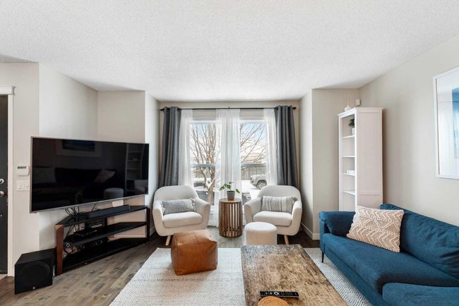81 Prestwick Rise Se, Home with 3 bedrooms, 1 bathrooms and 2 parking in Calgary AB | Image 6