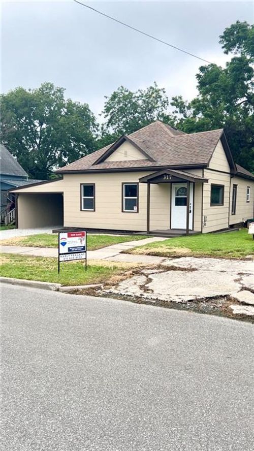 317 S Main St, Trenton, MO, 64683-2128 | Card Image