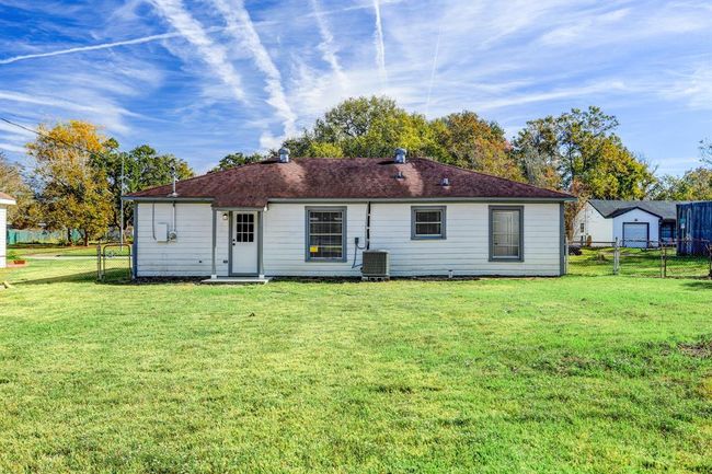 2003 Amelia St, House other with 2 bedrooms, 1 bathrooms and 1 parking in Baytown TX | Image 10