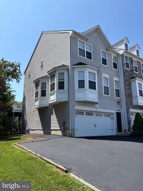 10325 Lantern Ln, HAGERSTOWN, MD, 21740-1579 | Card Image