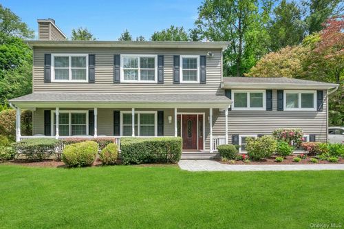 575 Washington Ave, Pleasantville, NY, 10570-1104 | Card Image