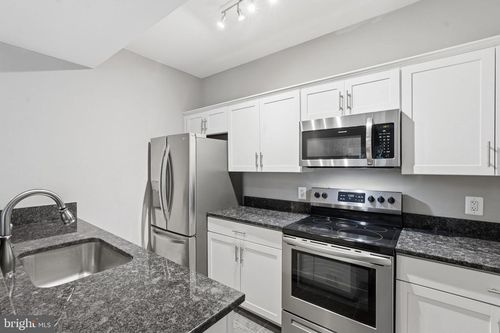 823-12155 Penderview Ter, FAIRFAX, VA, 22033-4748 | Card Image