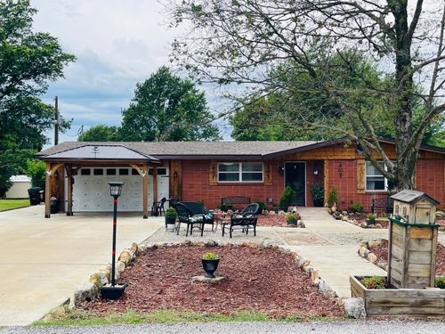 1019 N Pine Street, Marshfield, MO, 65706 | Card Image