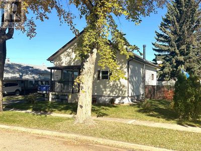 5005 46 Ave, House other with 2 bedrooms, 2 bathrooms and 5 parking in Forestburg AB | Image 3