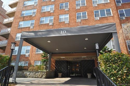 apt-2a-10 Old Mamaroneck Rd, White Plains, NY, 10605-1744 | Card Image