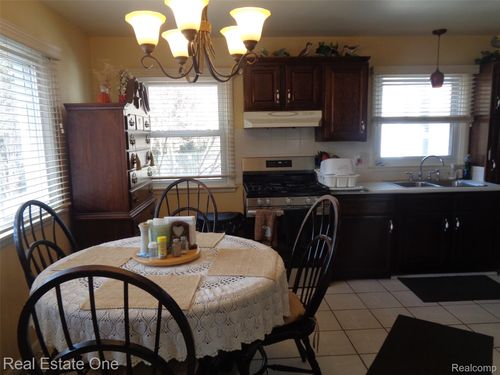 28450 Pontiac Trl, South Lyon, MI, 48178-9240 | Card Image