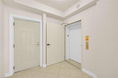 apt-405-2745 1st St, Fort Myers, FL, 33916-1831 | Card Image