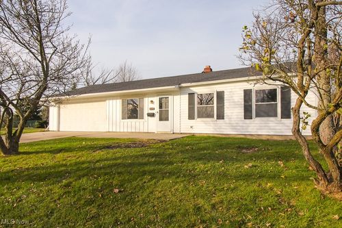5497 Bartlett Rd, Bedford Heights, OH, 44146-1542 | Card Image