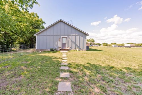 709 W Live Oak St, Alvord, TX, 76225-5014 | Card Image