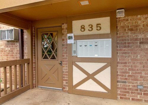 a-835 S Dwyer Ave, Arlington Heights, IL, 60005-2444 | Card Image
