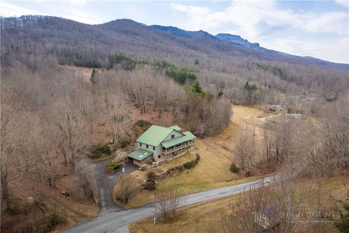 442 Aldridge Rd, Banner Elk, NC, 28604-9002 | Card Image