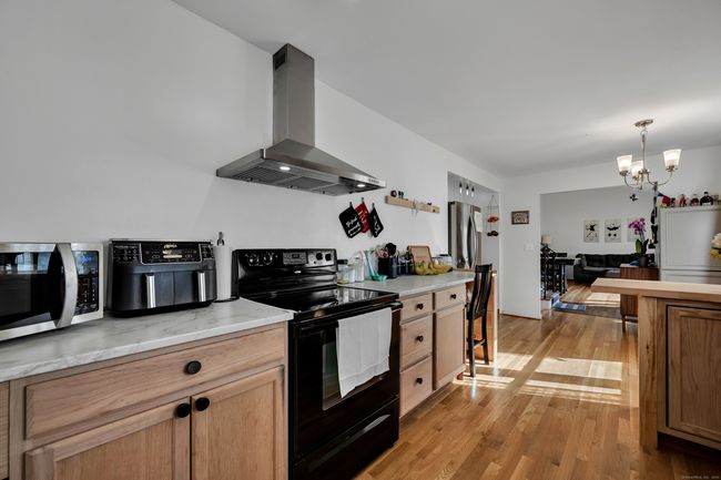 6 Greenmeadow Dr, House other with 3 bedrooms, 3 bathrooms and null parking in Bloomfield CT | Image 5