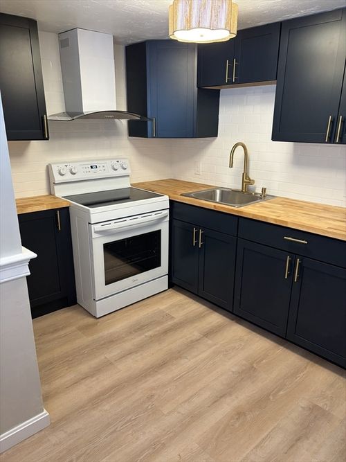 apt-8-2 Tideview Path, Plymouth, MA, 02360-5303 | Card Image
