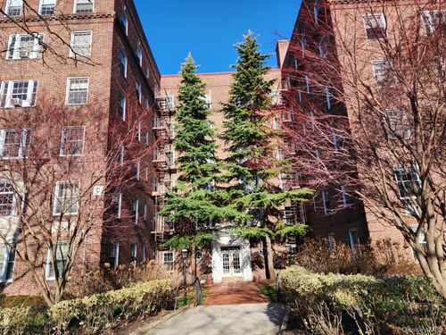 c2m-117-01 Park Ln S, Kew Gardens, NY, 11415 | Card Image