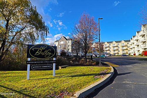 apt-241-8 Wall St, Clifton Park, NY, 12065-3925 | Card Image