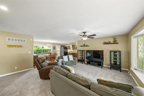 10103 W 70th St, Merriam, KS, 66203-4215 | Card Image