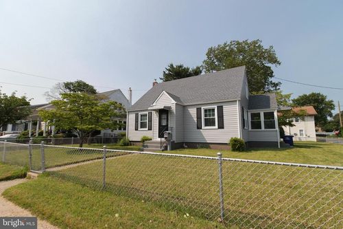 211 W 3rd St, Florence, NJ, 08518-1918 | Card Image