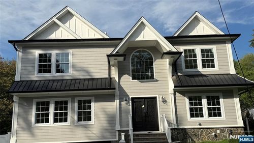 761 6th Ave, River Edge, NJ, 07661-1517 | Card Image