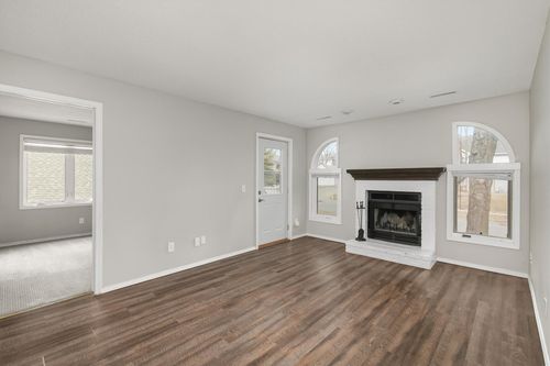 unit-8-5220 Boulder Dr, West Des Moines, IA, 50265-2823 | Card Image