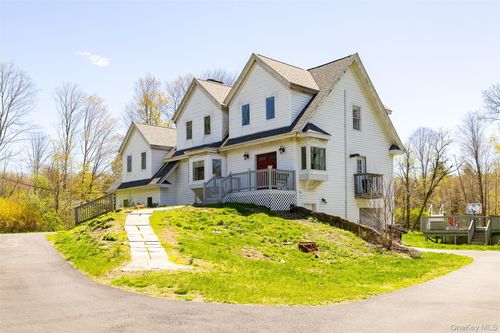 126 E Fallkill Rd, Hyde Park, NY, 12538-3024 | Card Image