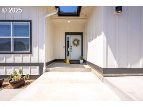 1026 Se Balsamroot Ln, Madras, OR, 97741-1631 | Card Image