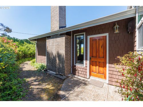 330 El Rotundo Ave, Lincoln City, OR, 97367-5297 | Card Image