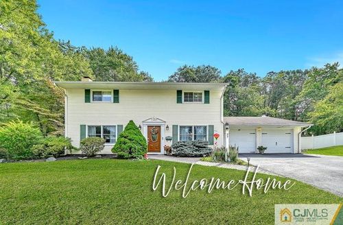 27 Bedford Rd, Kendall Park, NJ, 08824-1408 | Card Image