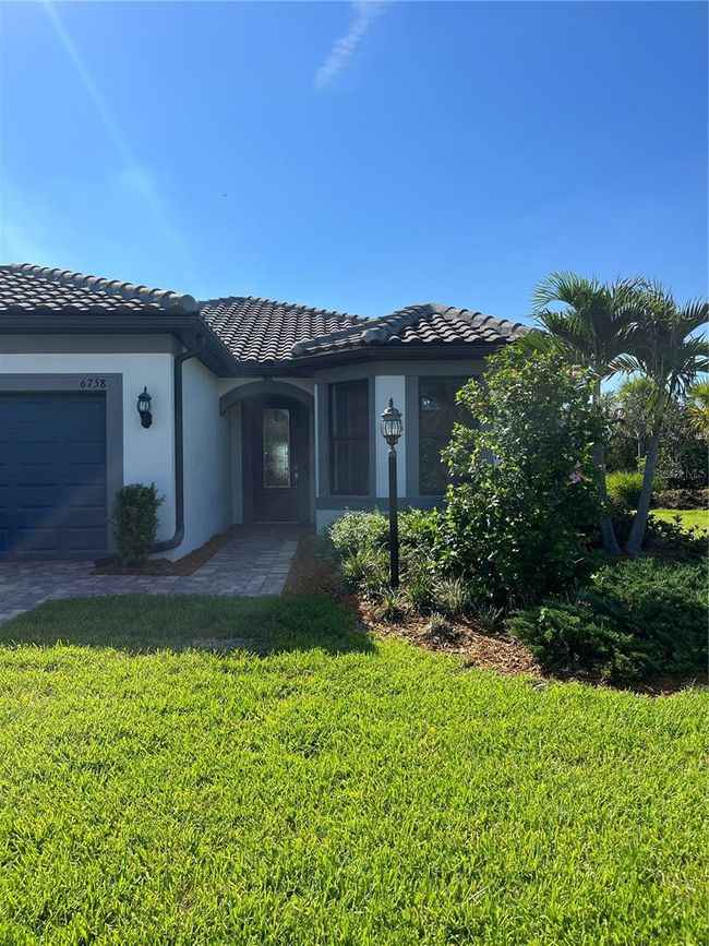 6758 Alstead Circle, House other with 3 bedrooms, 2 bathrooms and null parking in Bradenton FL | Image 1