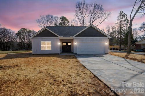 318 Sunrise Cir, Shelby, NC, 28150-4233 | Card Image