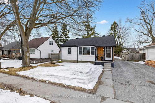 6 Newton St, Barrie, ON, L4M3N3 | Card Image