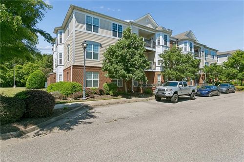 637 Claire Ln, Newport News, VA, 23602-6642 | Card Image