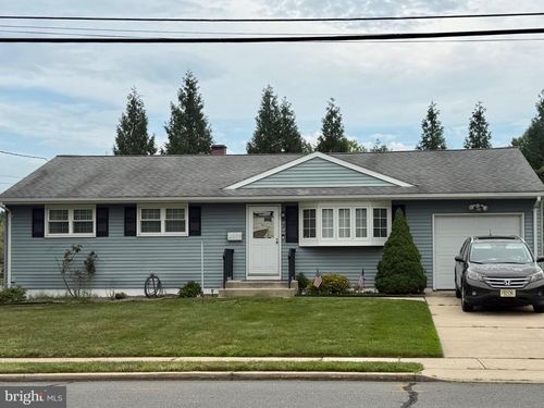 3 Shellflower Ln, Hamilton, NJ, 08690-2227 | Card Image