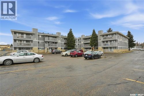 706 Confederation Dr, Saskatoon, SK, S7L5R7 | Card Image