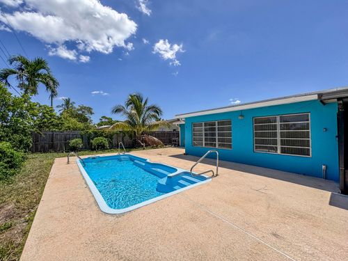 1326 Lake Erie Dr, Lake Worth, FL, 33461-6150 | Card Image