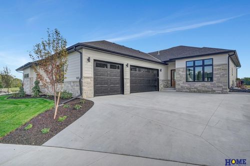 9121 White Horse Way, Lincoln, NE, 68520-9336 | Card Image