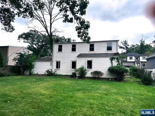18 Manor Road, Livingston, NJ, 07039 | Card Image