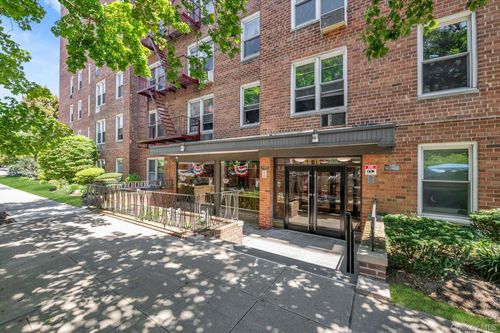 j3-68-15 Selfridge St, Forest Hills, NY, 11375-5715 | Card Image