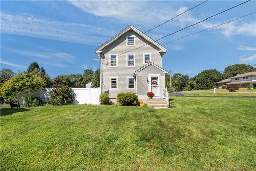 6 Colonial Dr, Westerly, RI, 02891-2504 | Card Image