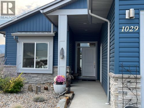 1029 10th Ave, Kelowna, BC, V4V1E6 | Card Image