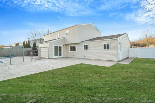 12 Chelmsford Dr, Wheatley Heights, NY, 11798-1505 | Card Image